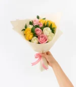 Bouquet de 12 rosas variadas