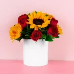 Arreglo box de rosas y girasoles