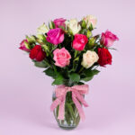 Florero de 15 rosas variadas