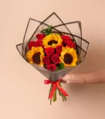 Ramo de rosas y girasoles