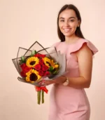 Ramo de rosas y girasoles - Imagen 2